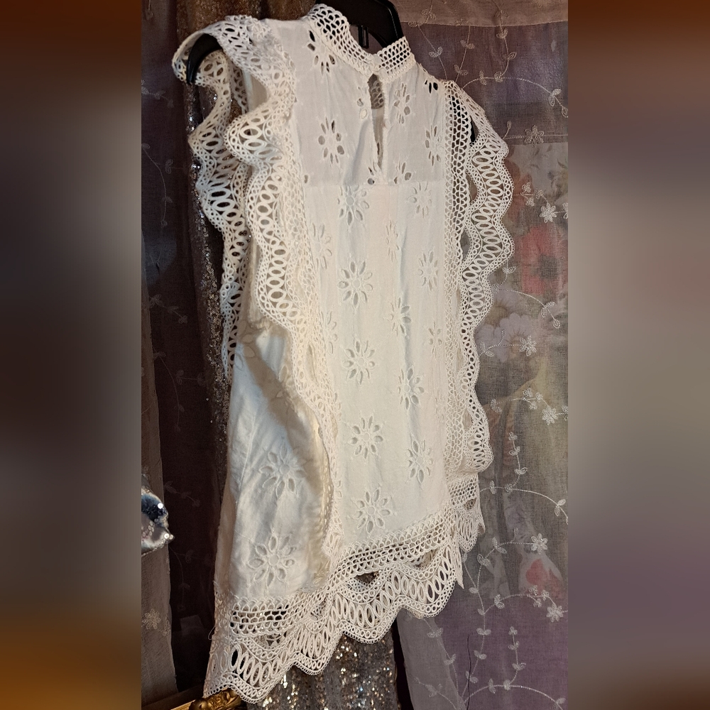 Entro Elegant White Lace Crochet Sleeveless Top. Xs
